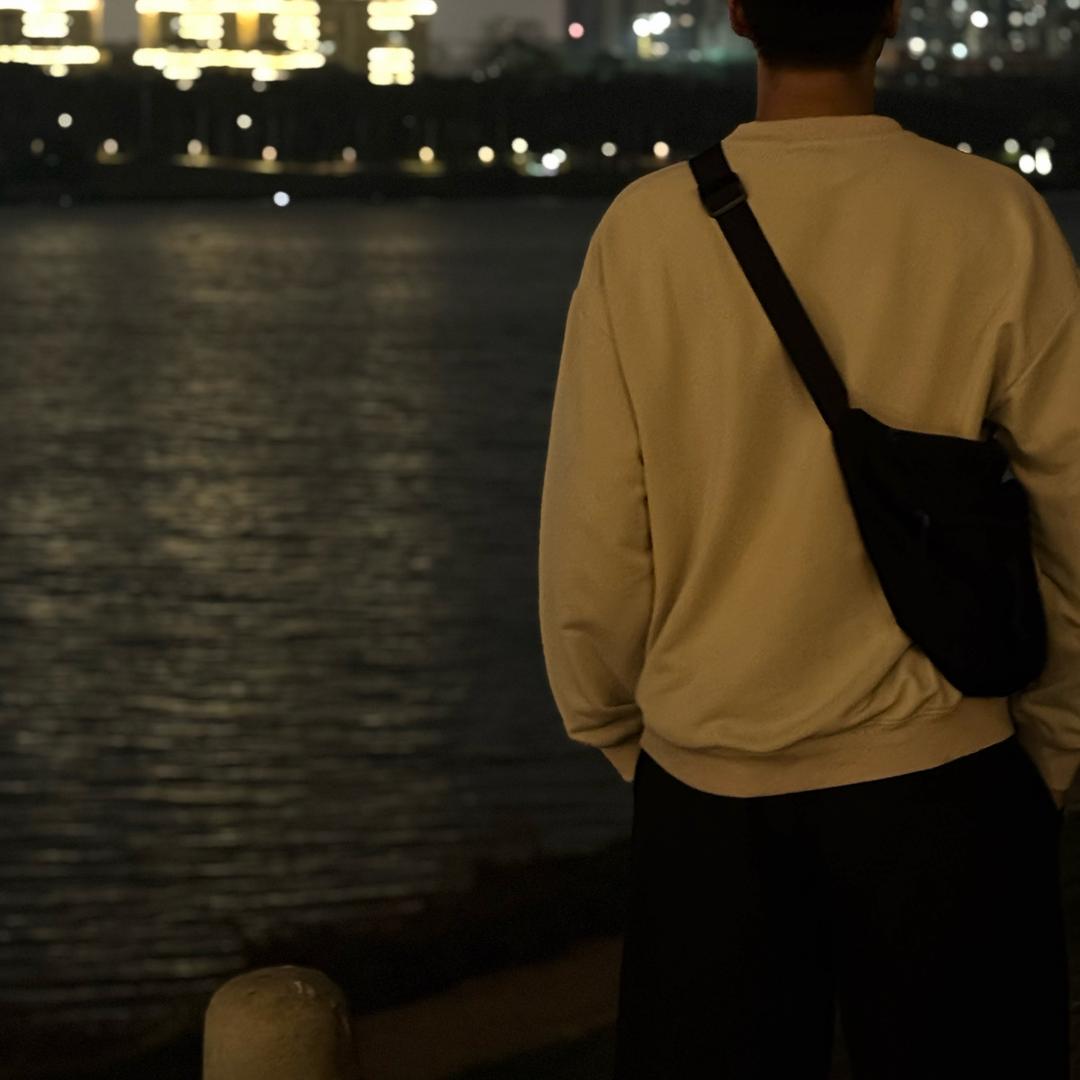 带点瓜子去路边坐着