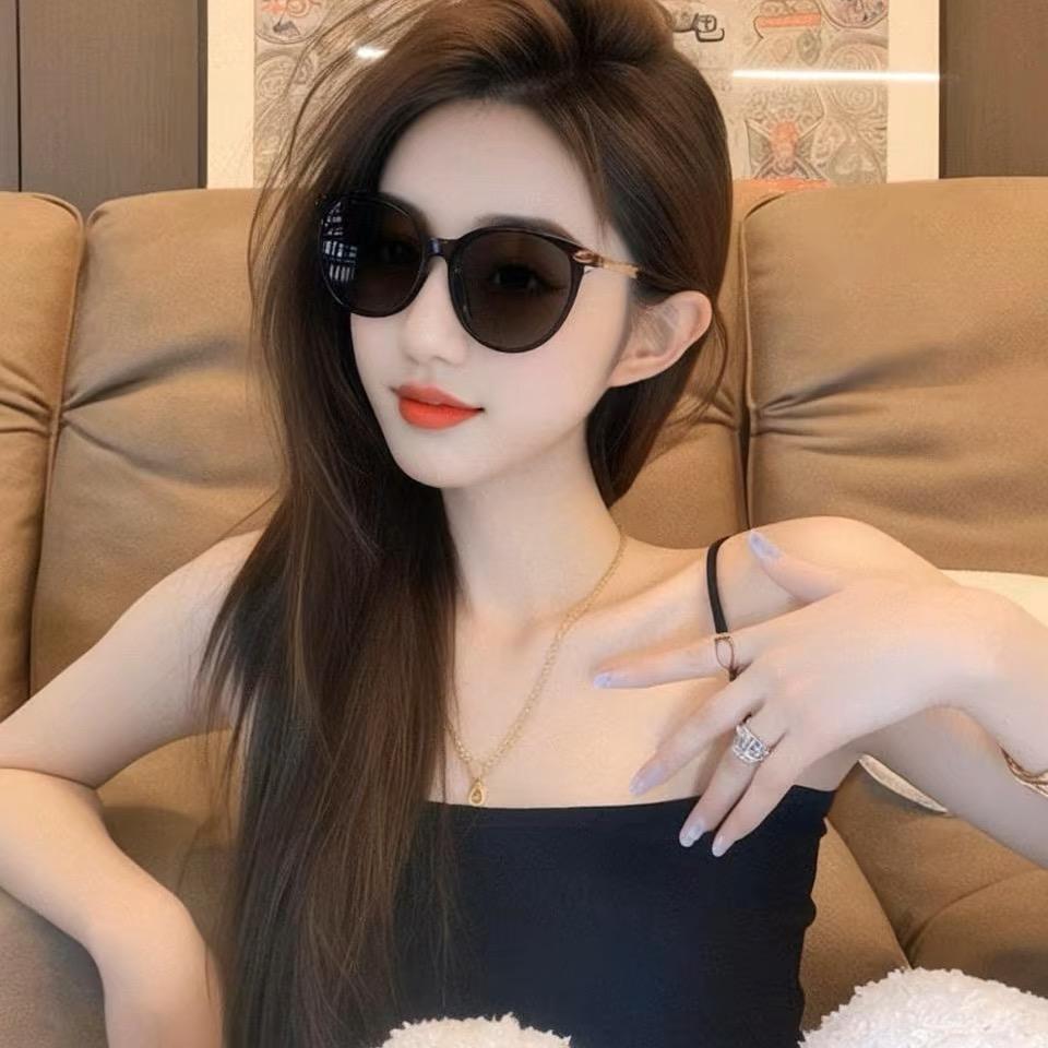莫莫