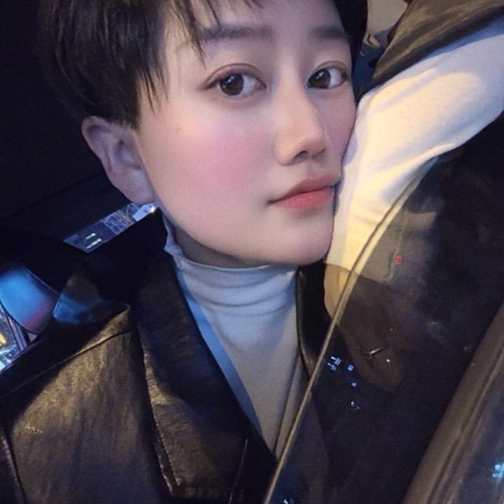 莉莉💕 ➕