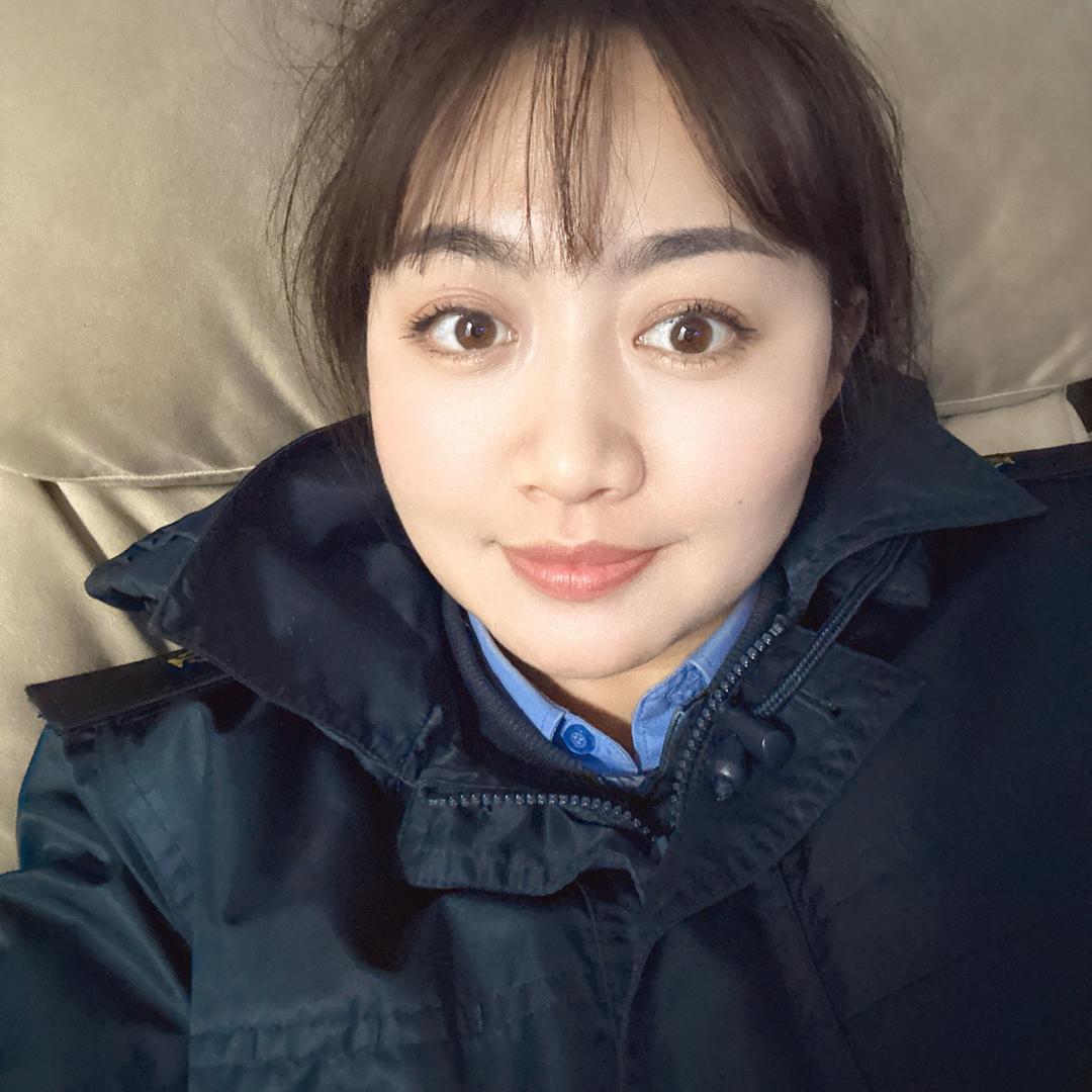 大眼妹
