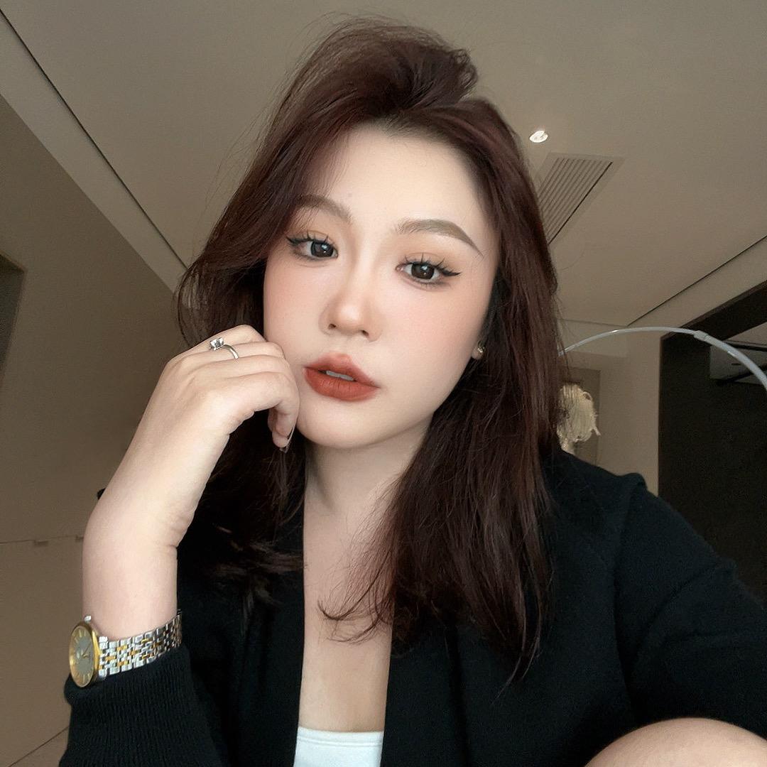 悦悦欧尼美妆