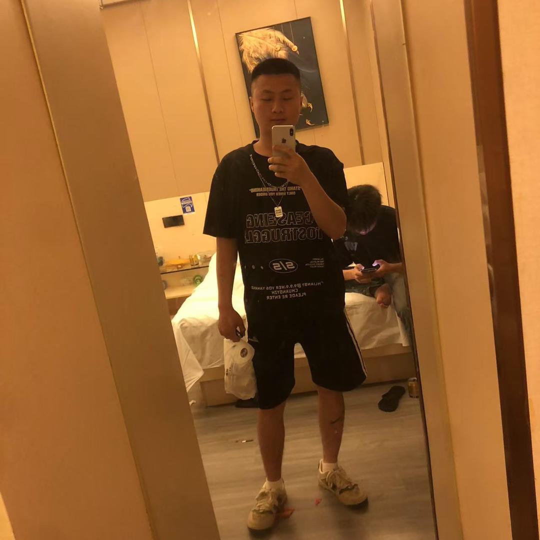 人...
