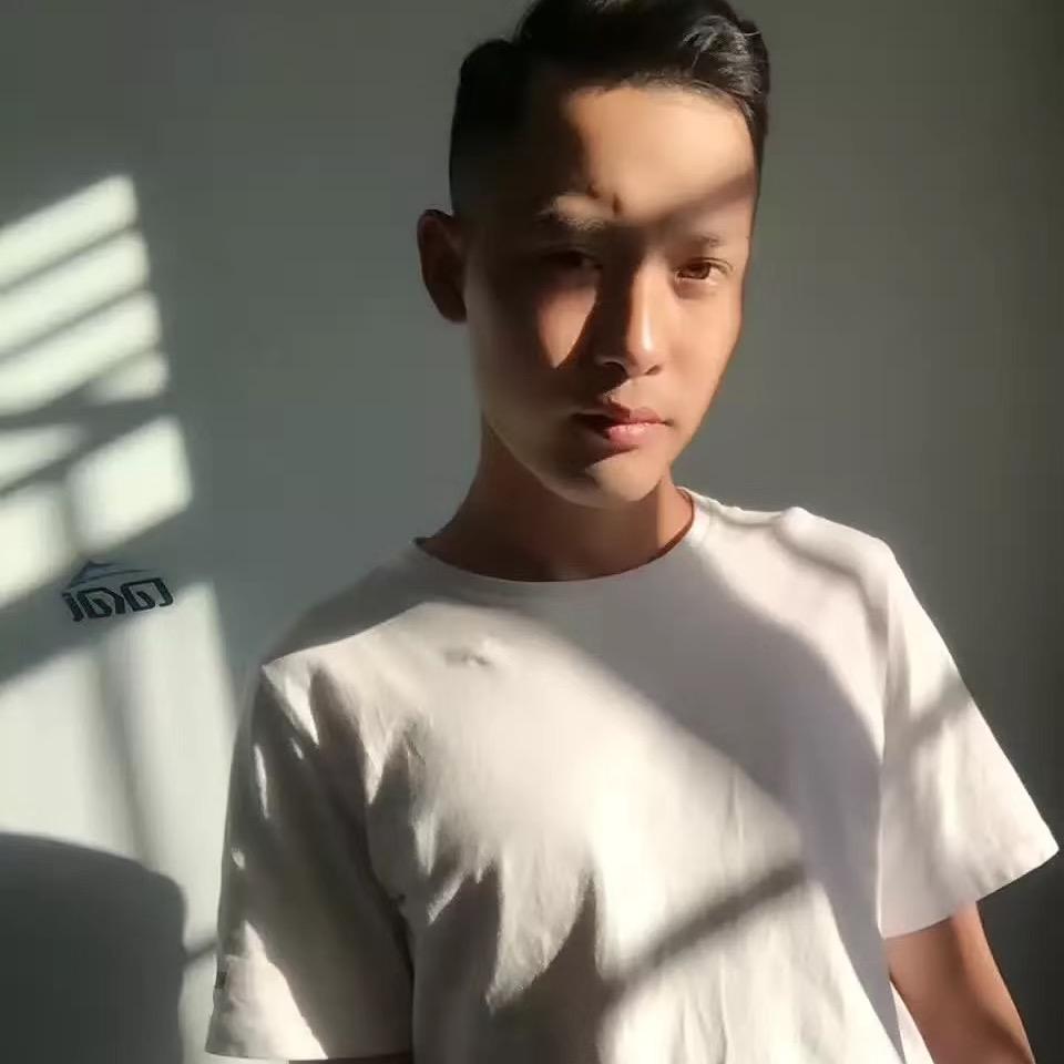 踢中后卫的肖教练