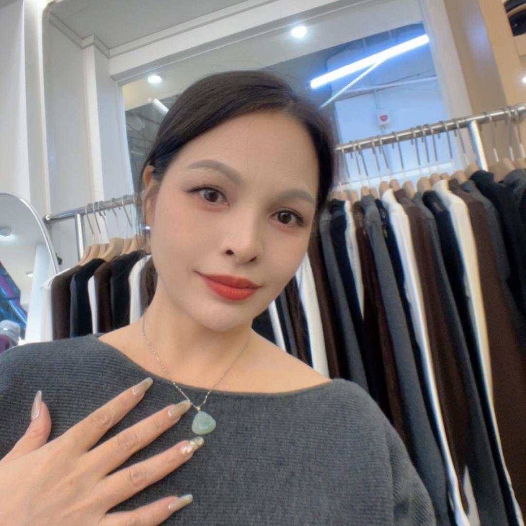 在柳州卖女装的露露姐