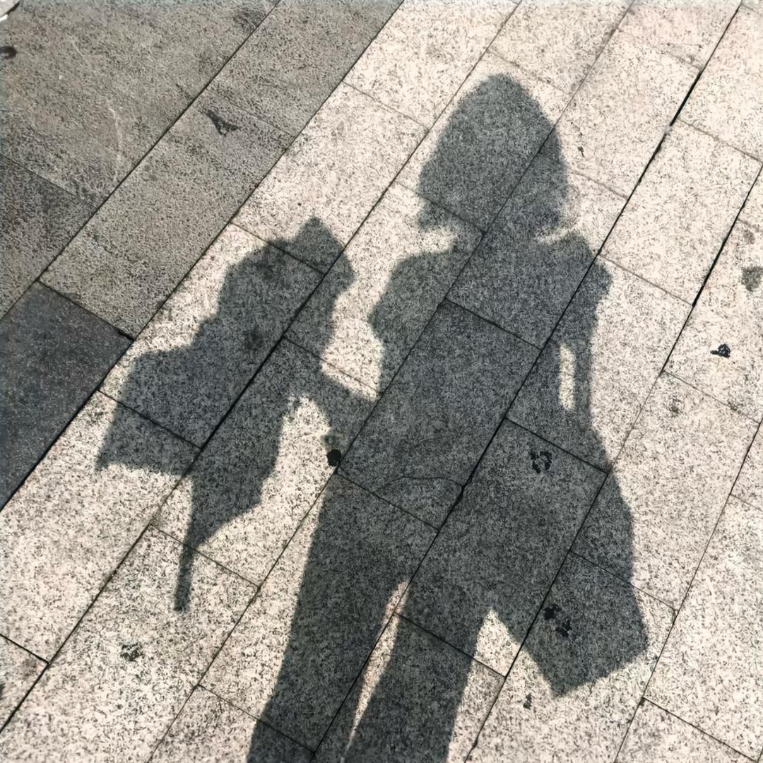 福西西.