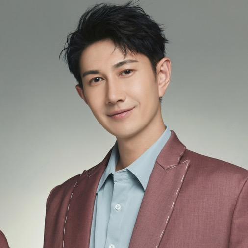 演员何明翰