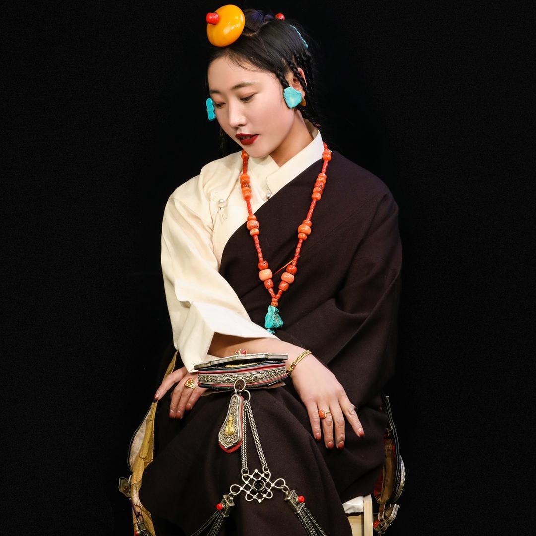 寻正路服装店