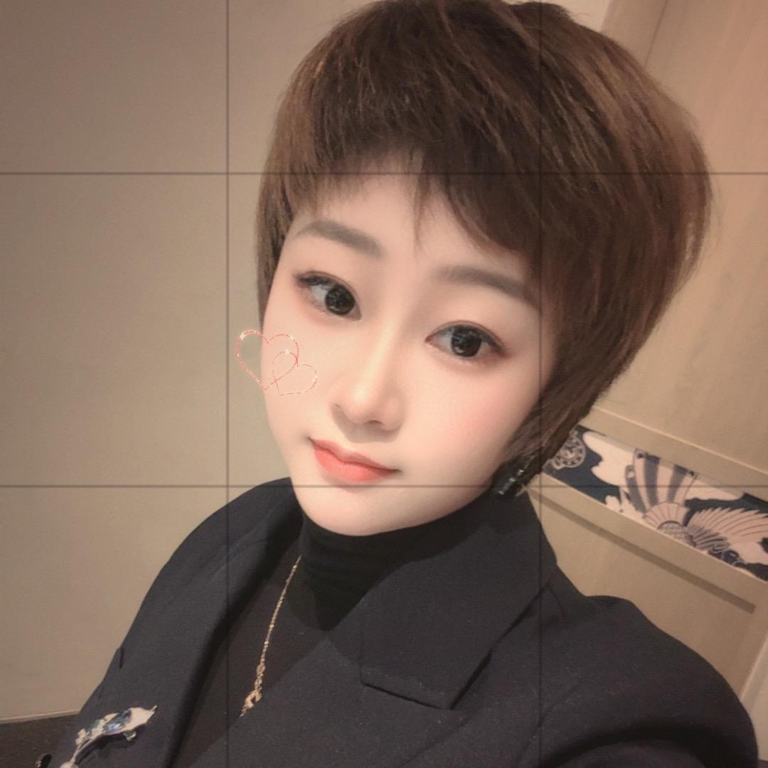 短发女生