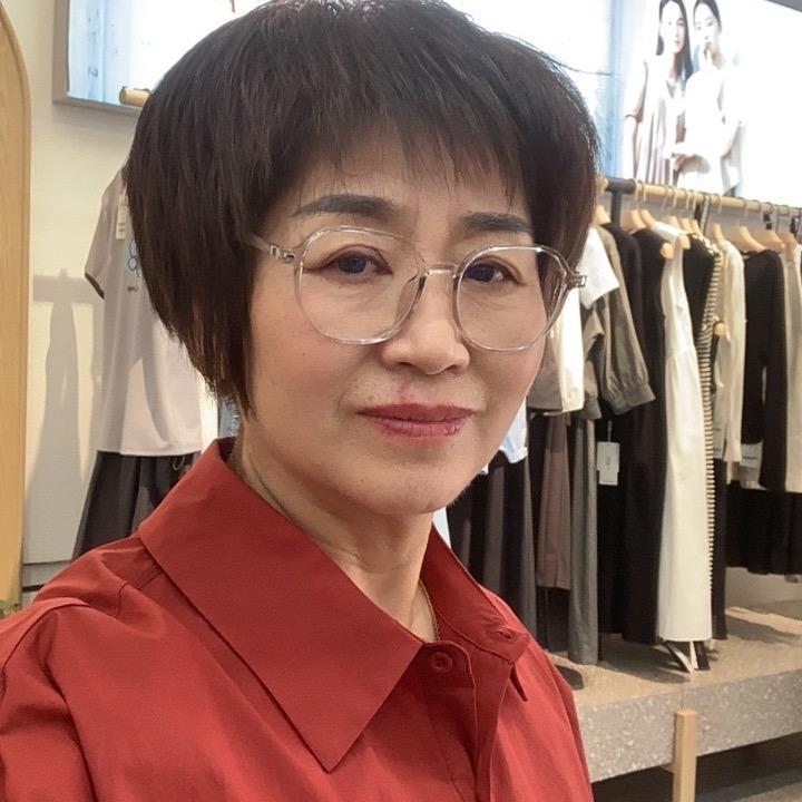 赤峰服装孔雀店