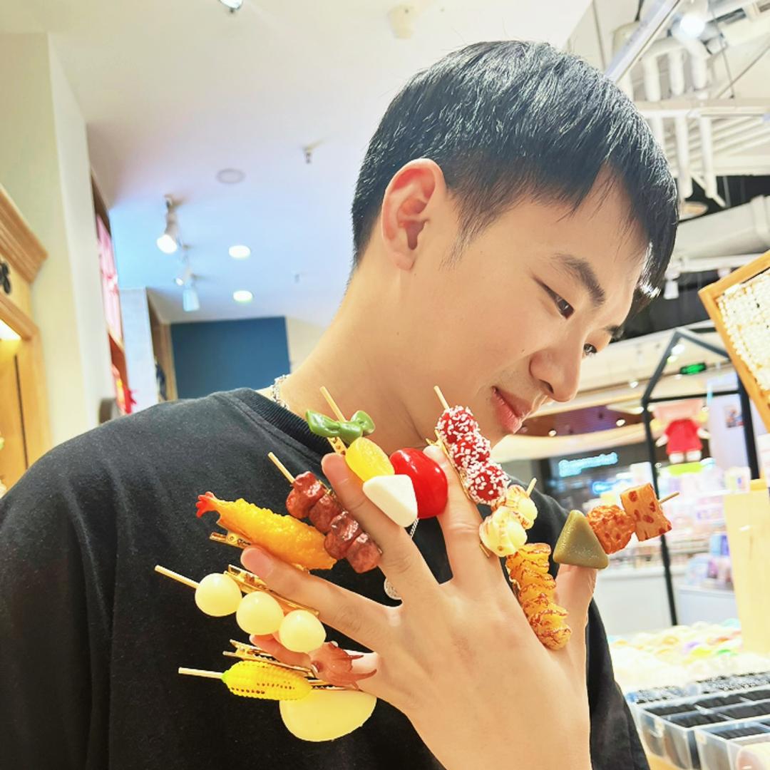 耀灿是吃货少年