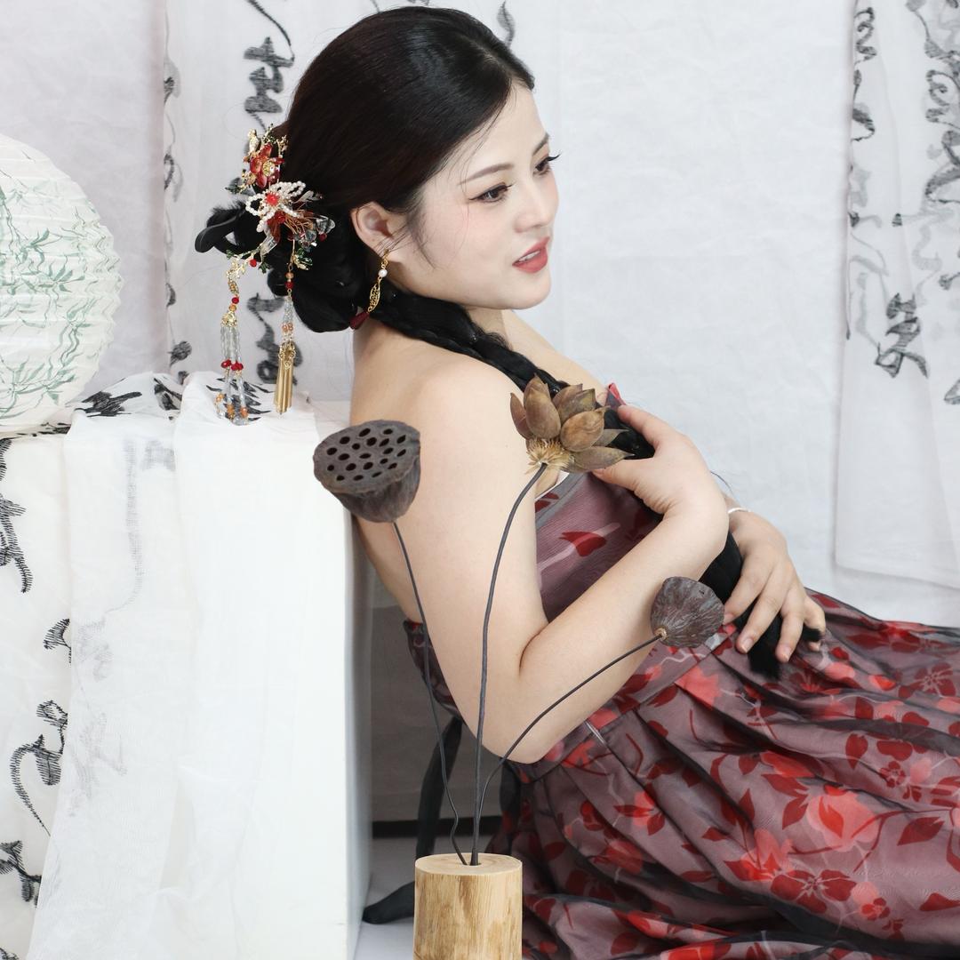 胡子芳（小芳妹妹    远方徒弟）
