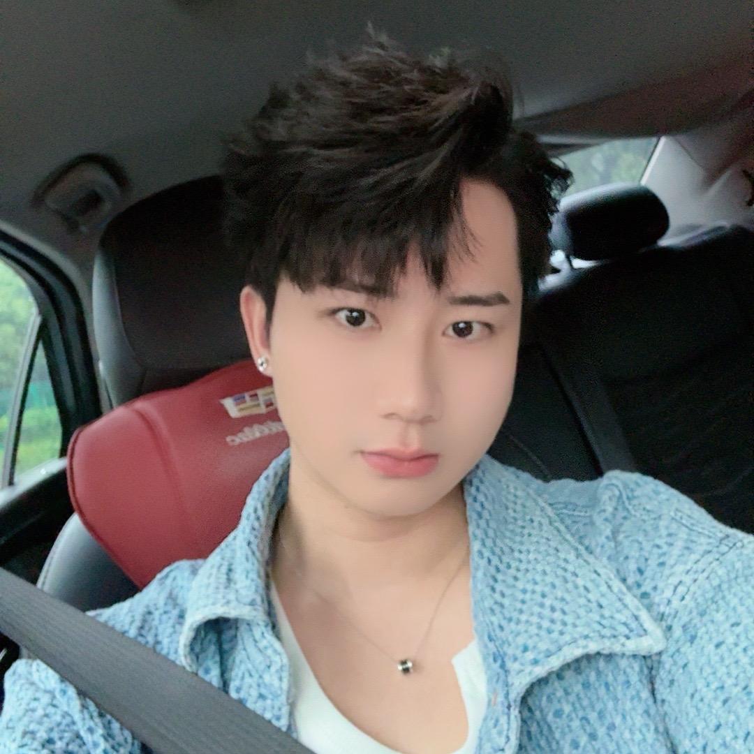 冰美式一只傻萧迪！