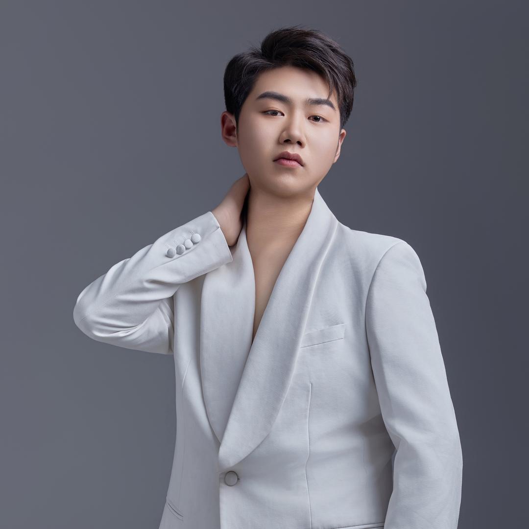 李龙龙