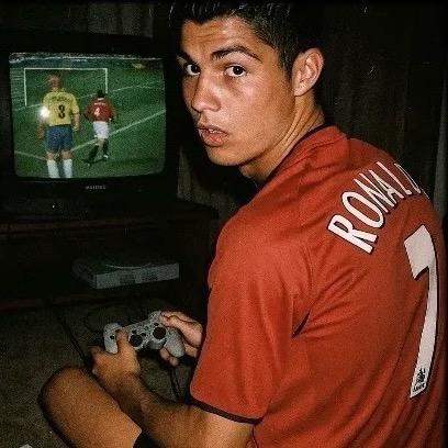 我被桌子底下的鼻屎刮伤