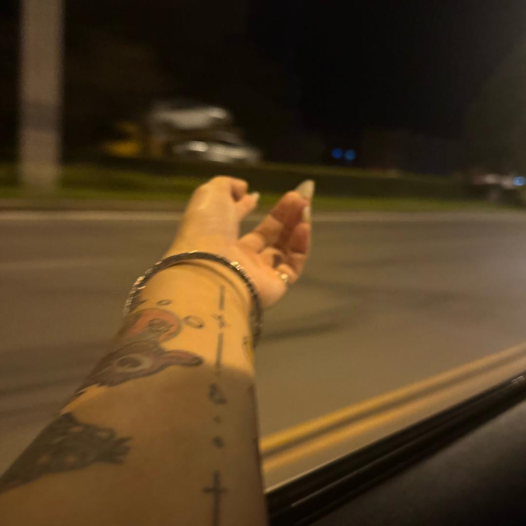 乌黑的眼圈