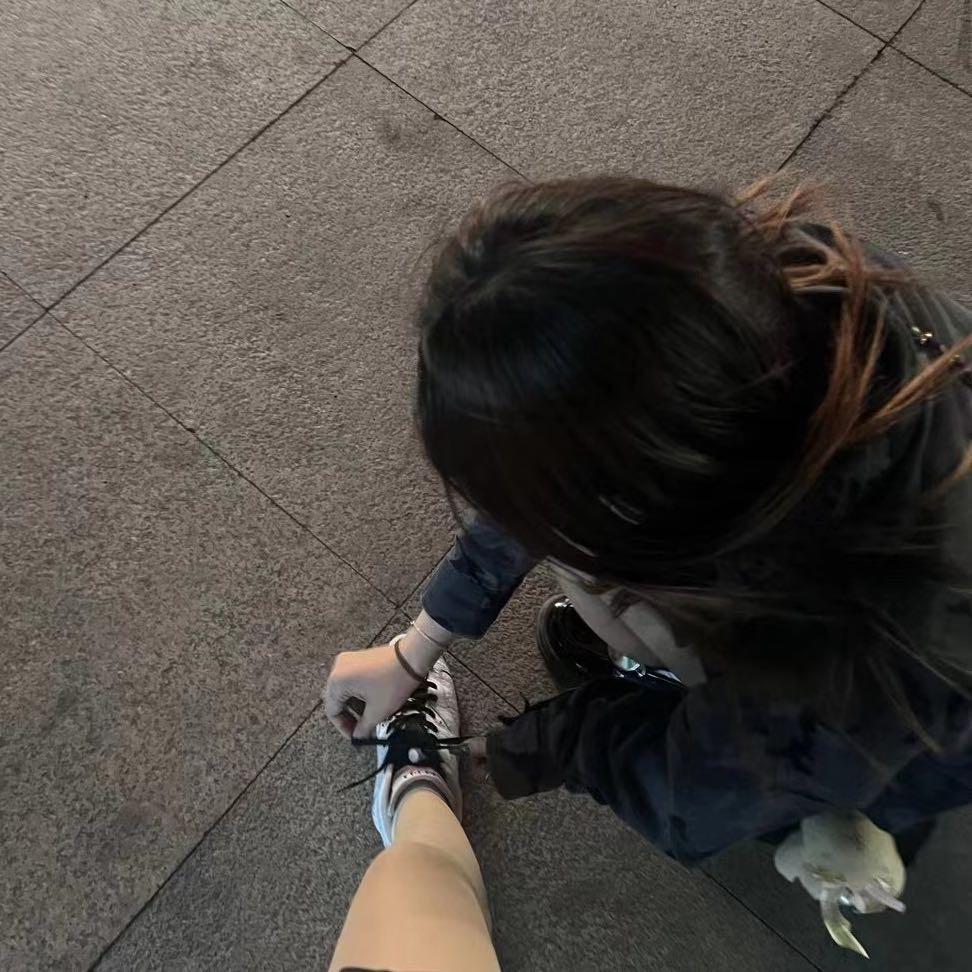 腻.