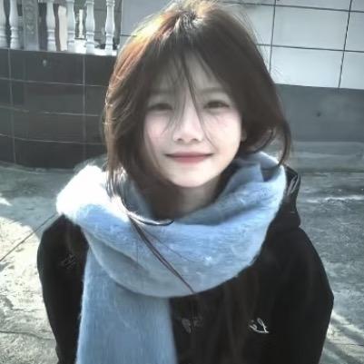 因为小狗在摇尾巴。