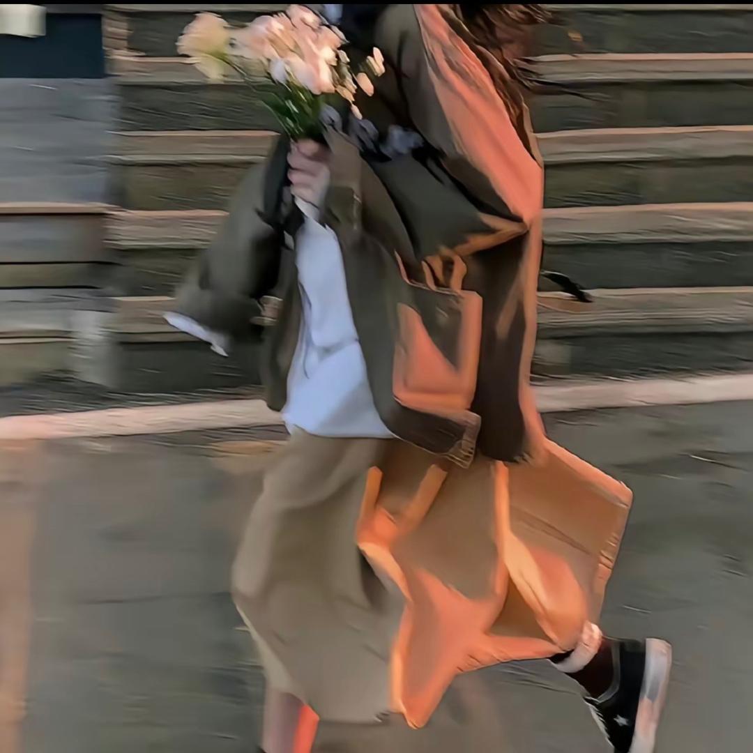 踏着小碎步