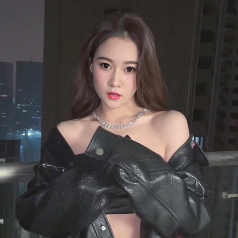 Sister is your queen