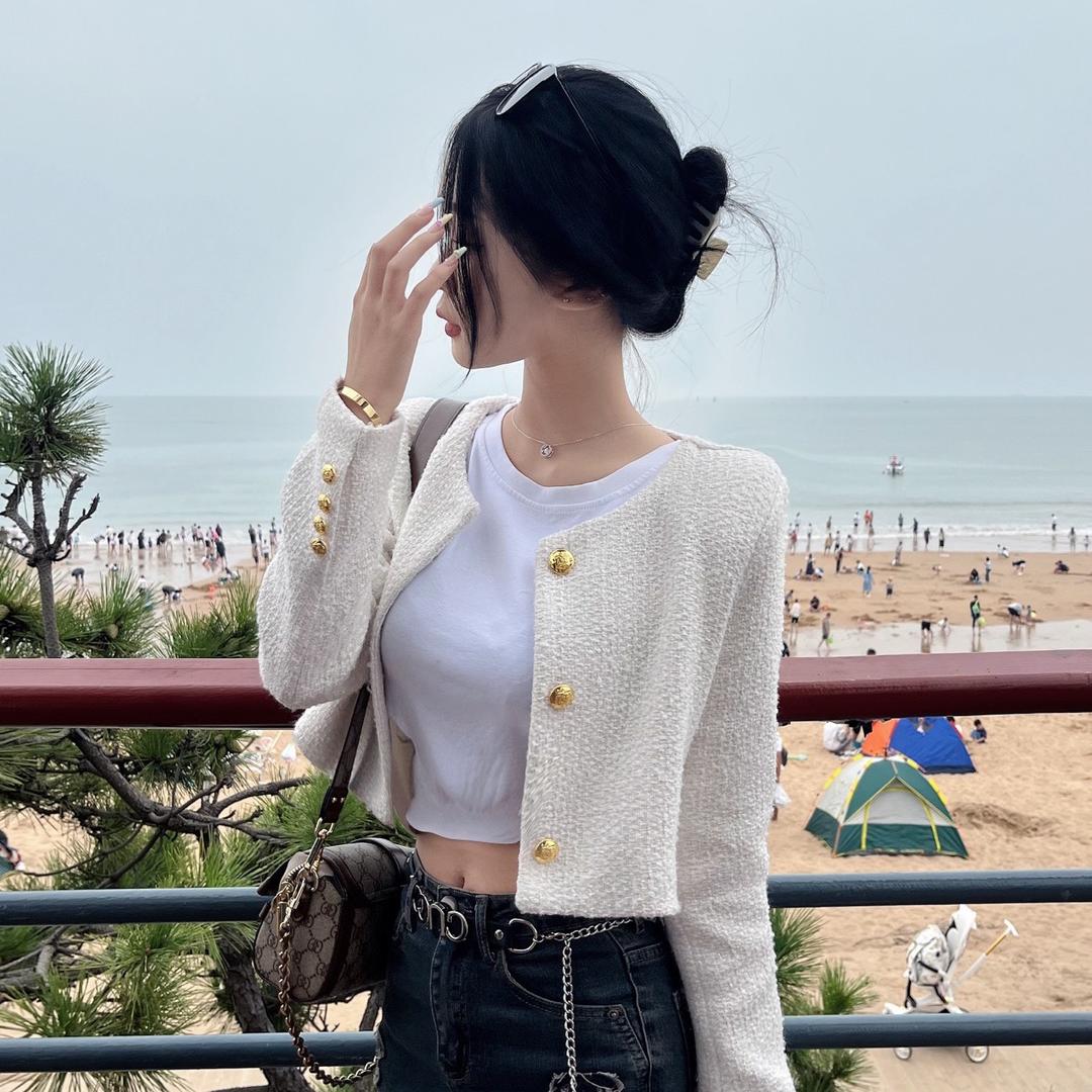 佳佳.