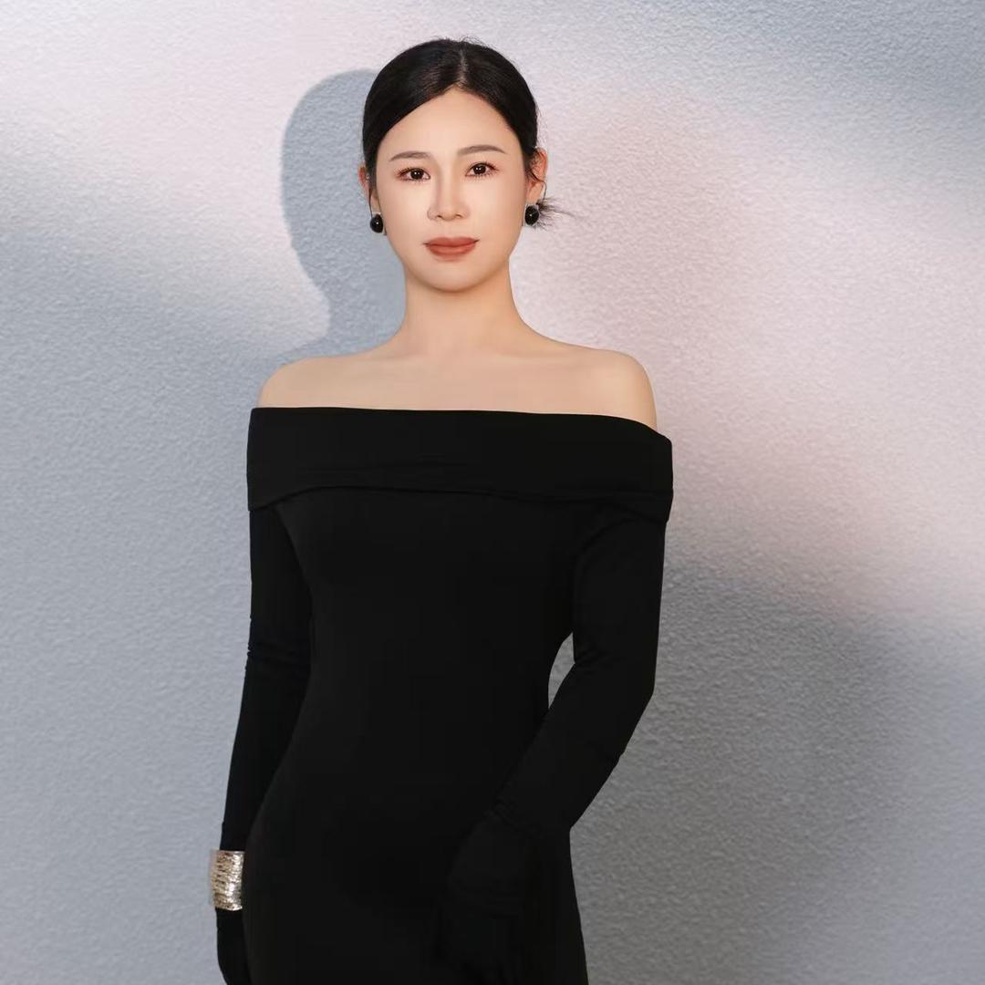 汉川简一瑜伽袁老师