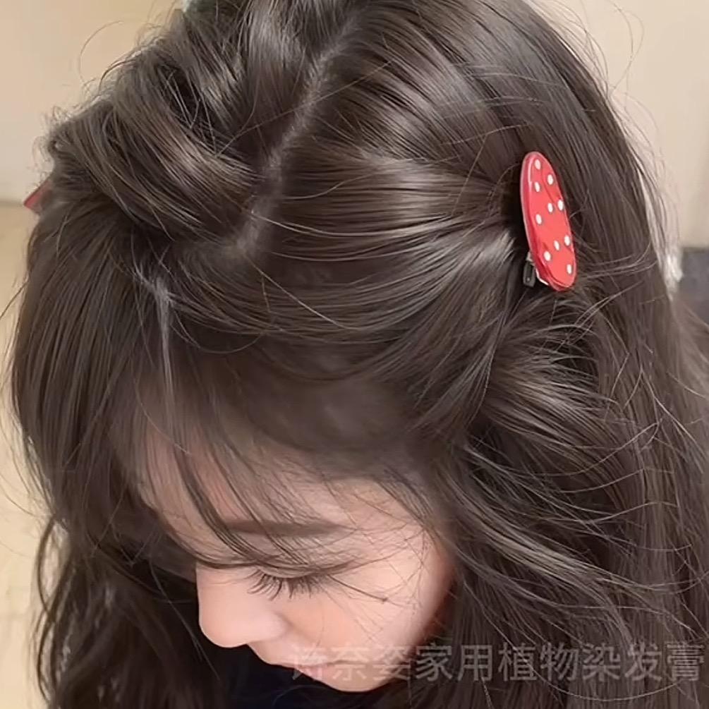 采蘑菇的小菇凉