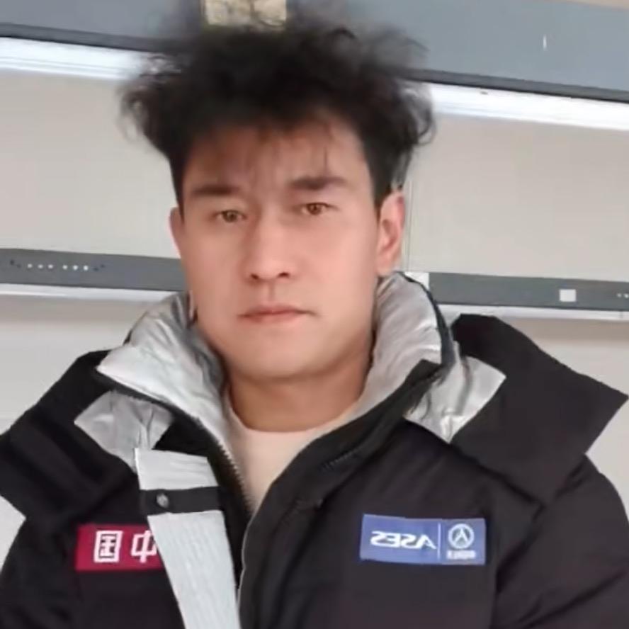 山鹰寂寞飞