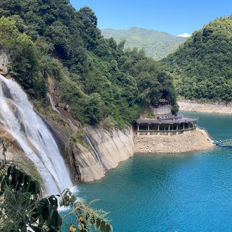 小莉逛重庆