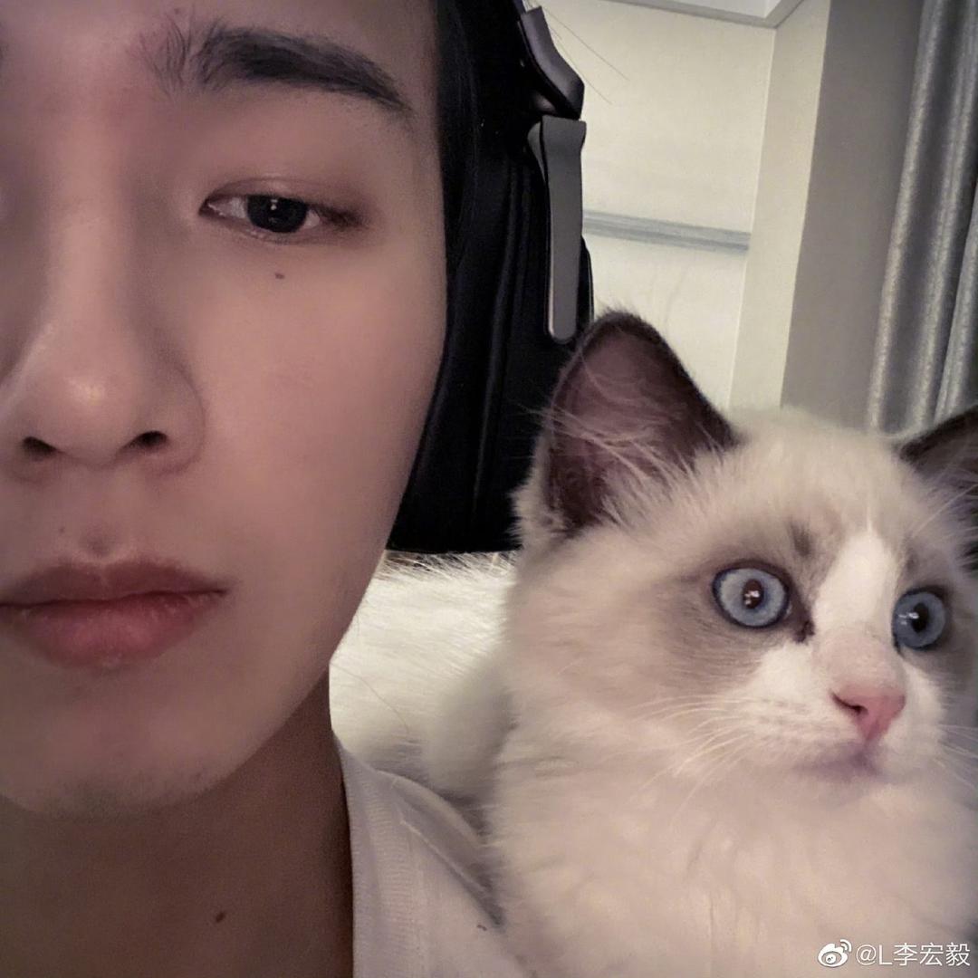 L会飞的💩粑粑.ᗦ↞︎◃︎