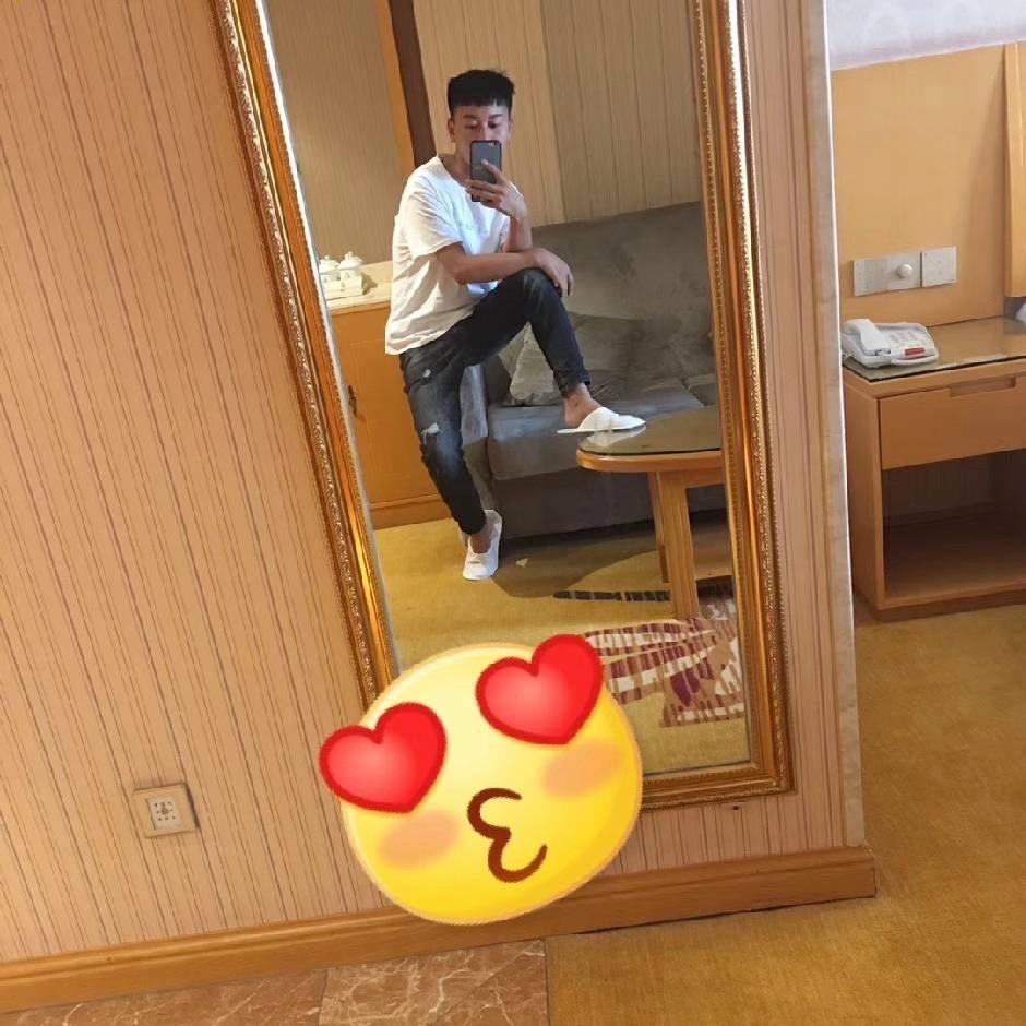 天天爱穿搭直播间😀😀