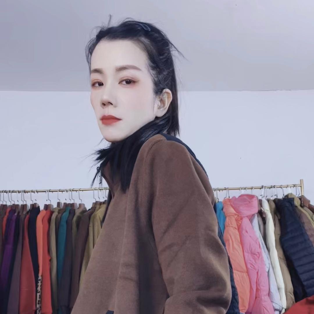 丽姐潮牌批发服饰店