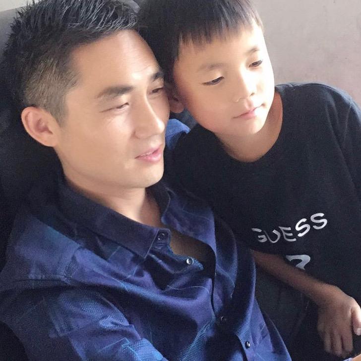 固始亿家亮门窗厂董亮