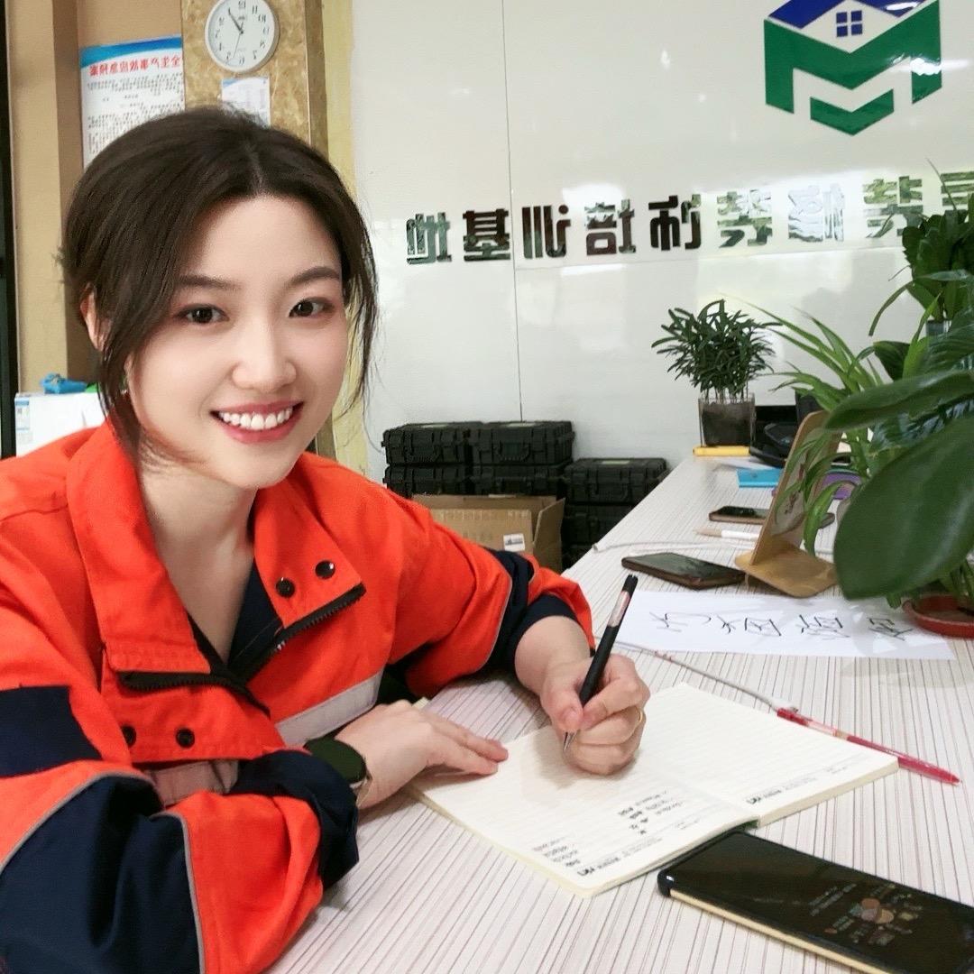 学瓦工找张小妹