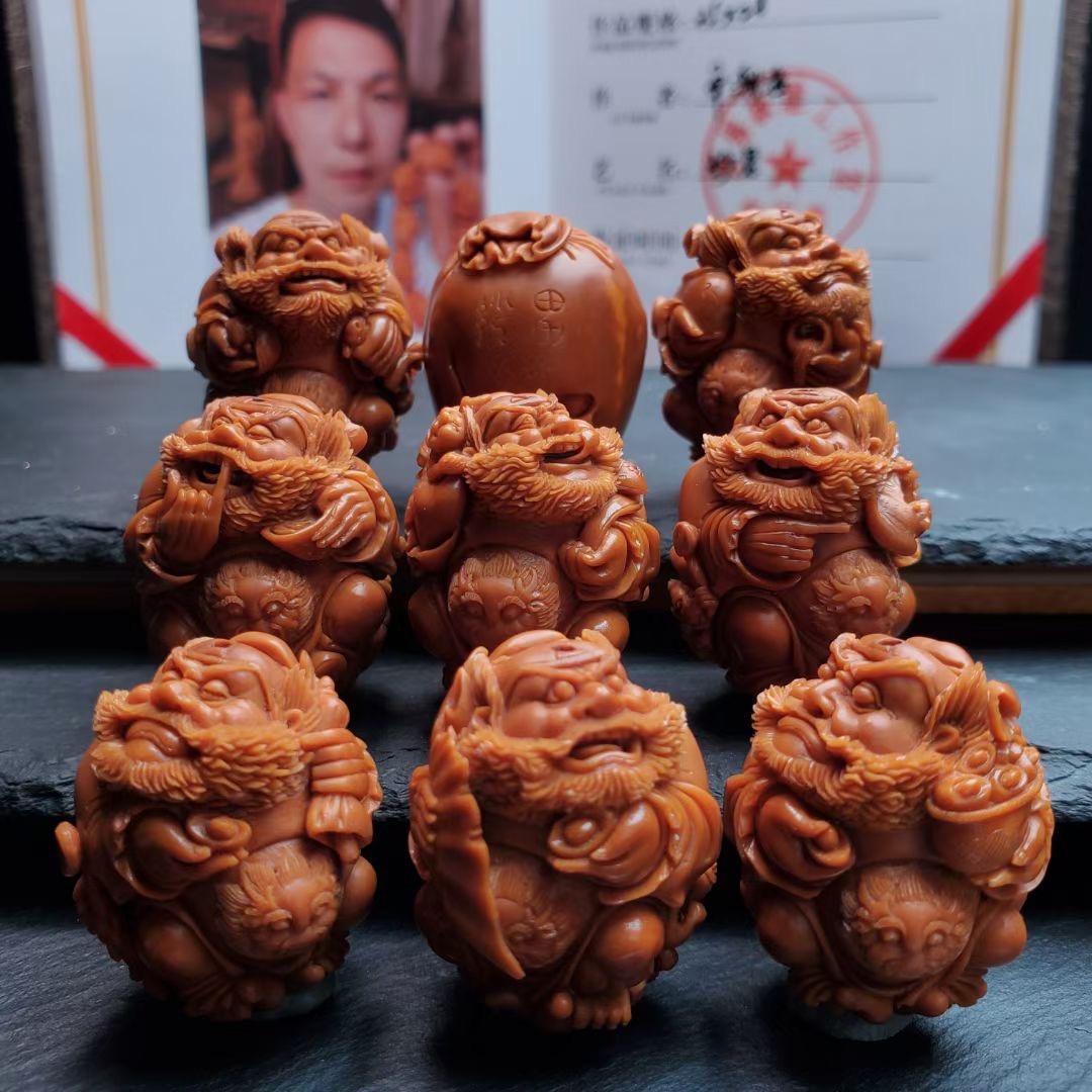 舟山蒋利伟核雕欢迎您（师傅顾永芳）