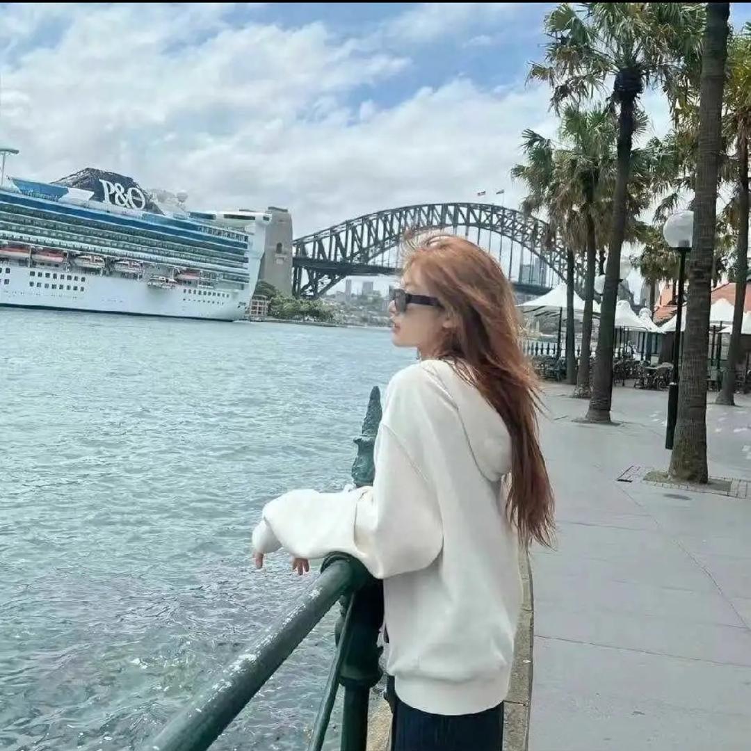 如初.