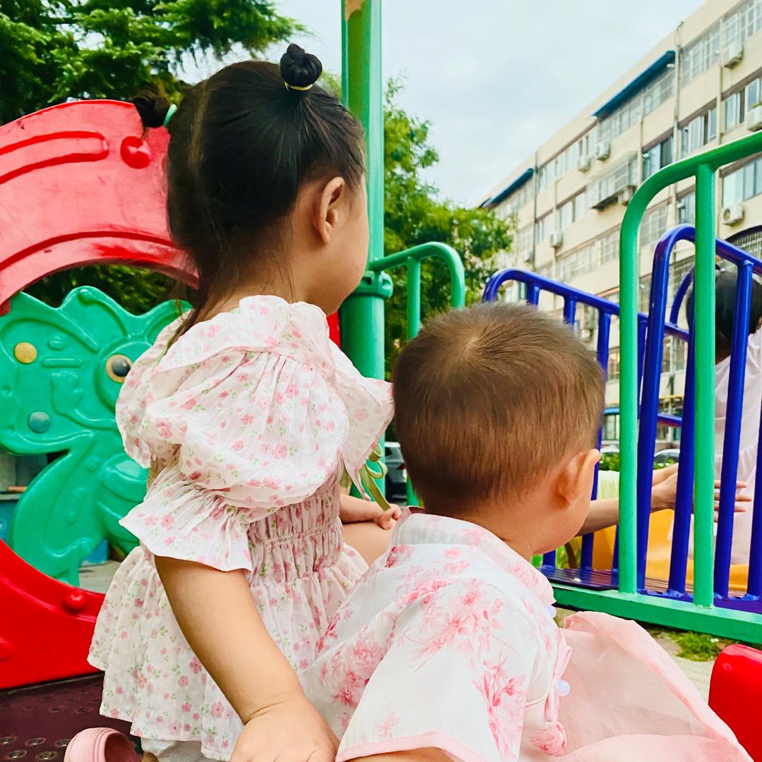 🧑‍🦰伊伊&小玥玥👭