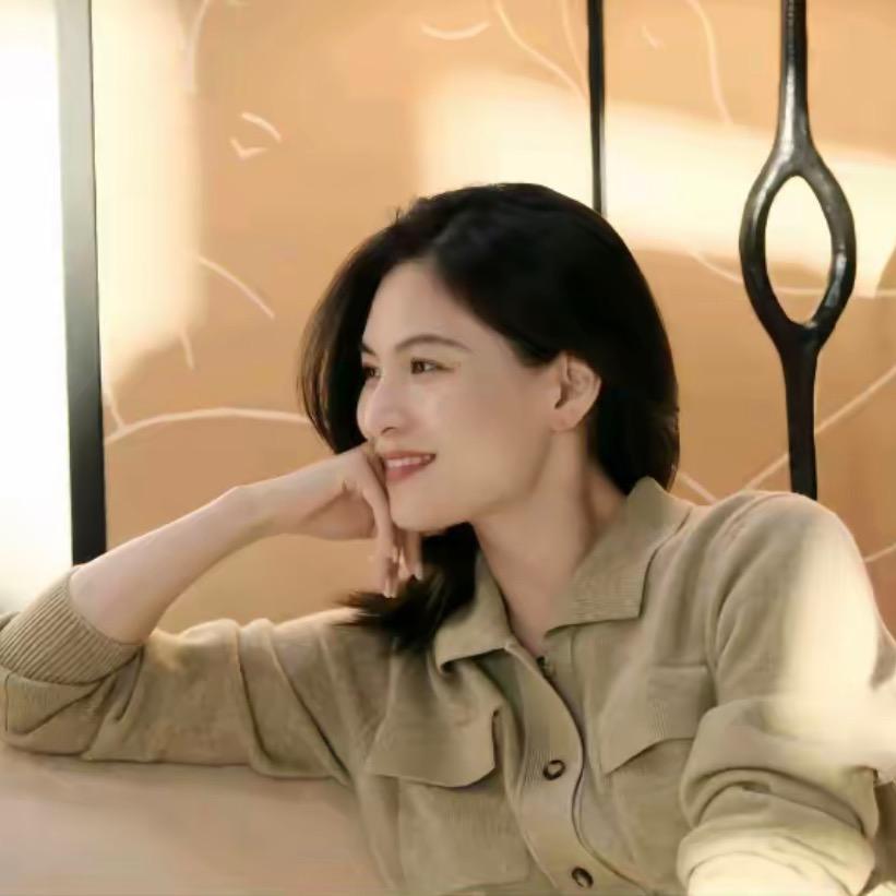 阿董小姐（高端女装分享）