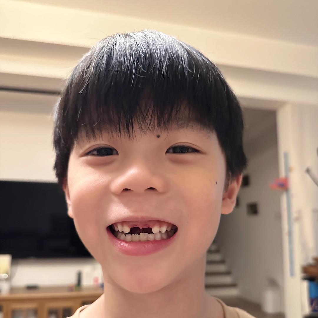 翔翔弟弟(8岁)