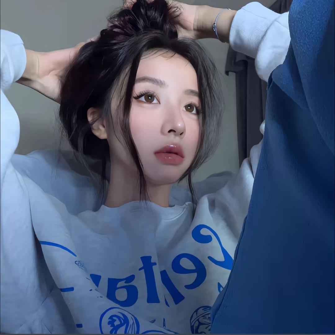 欣欣子.