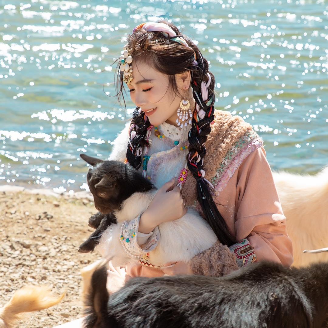 庐山市紫阳路百汇金貂女装（品牌羊绒15年