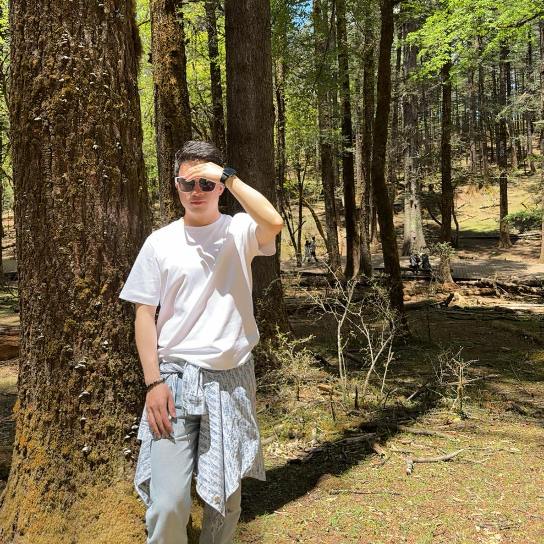 她的眼睛莫滴星