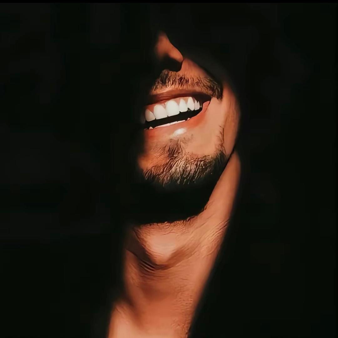 男孩  🚬🫵