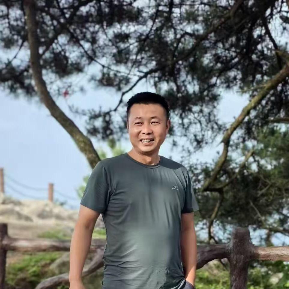 志勇   武汉智佳工程机械