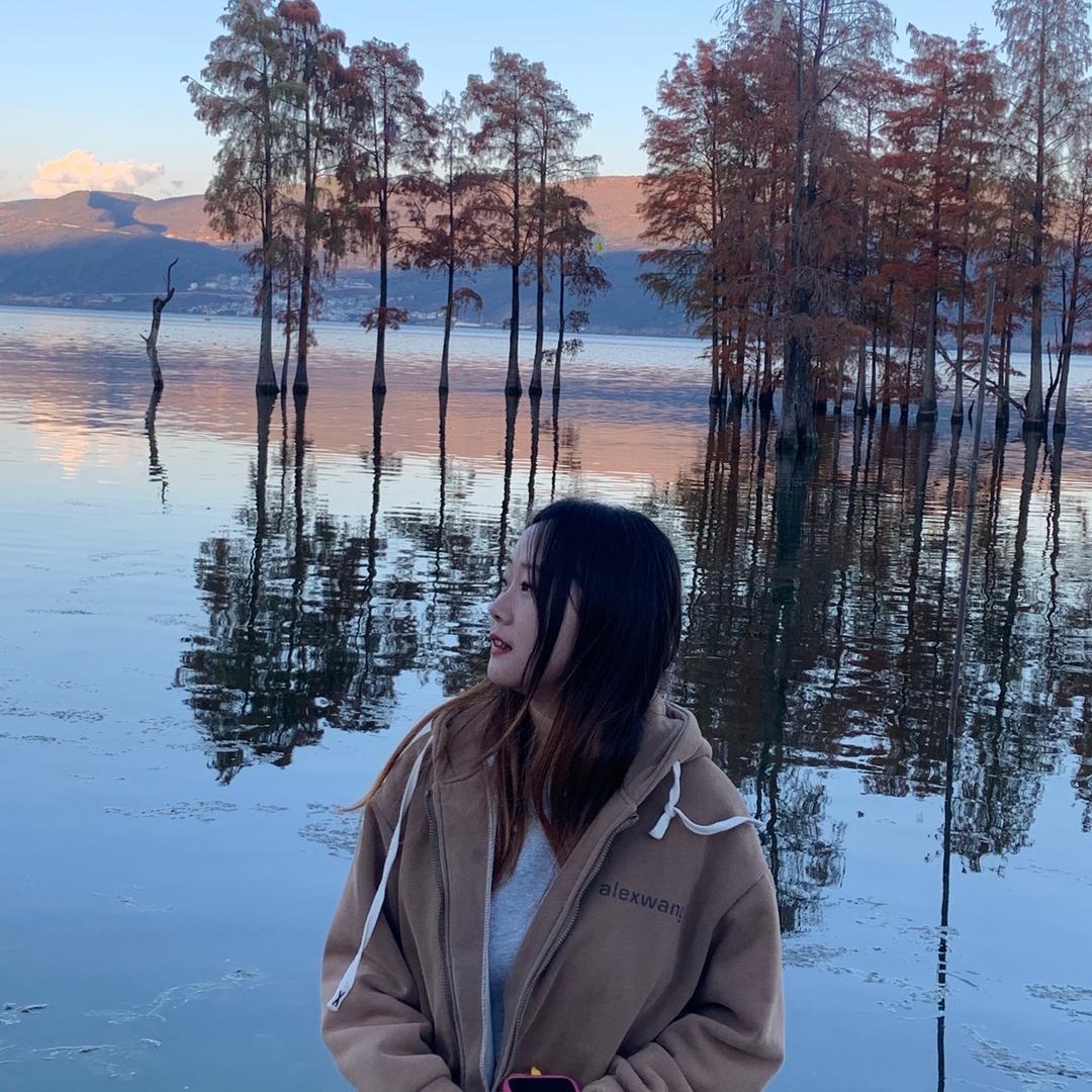 王梓妍.
