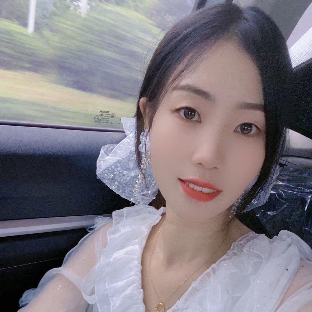 亲小点