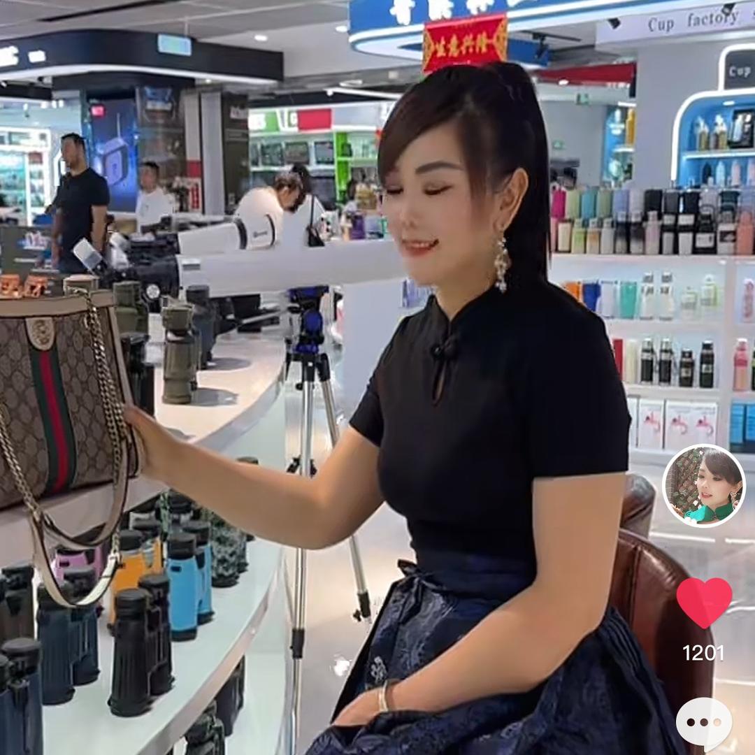 八妹《小辣椒》