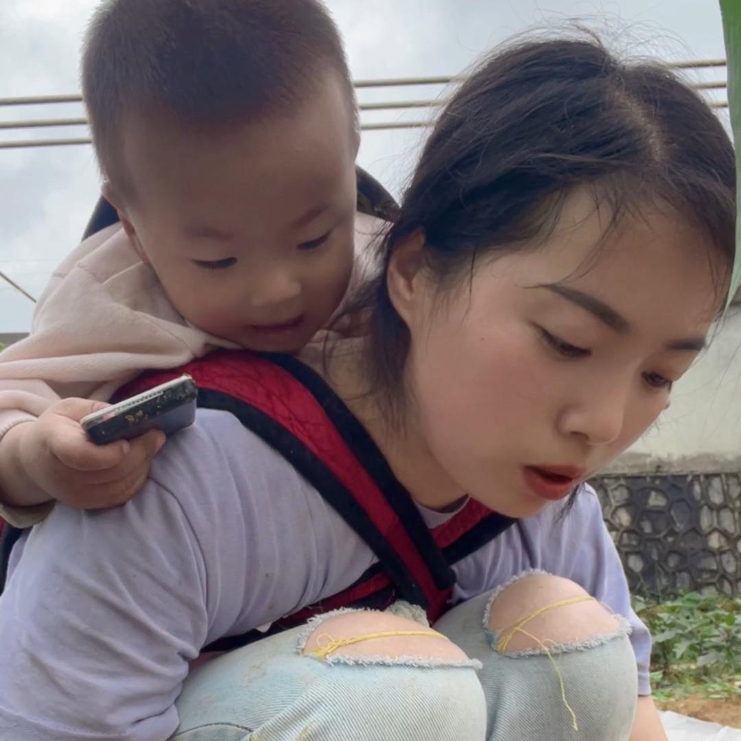 单亲三宝妈妈