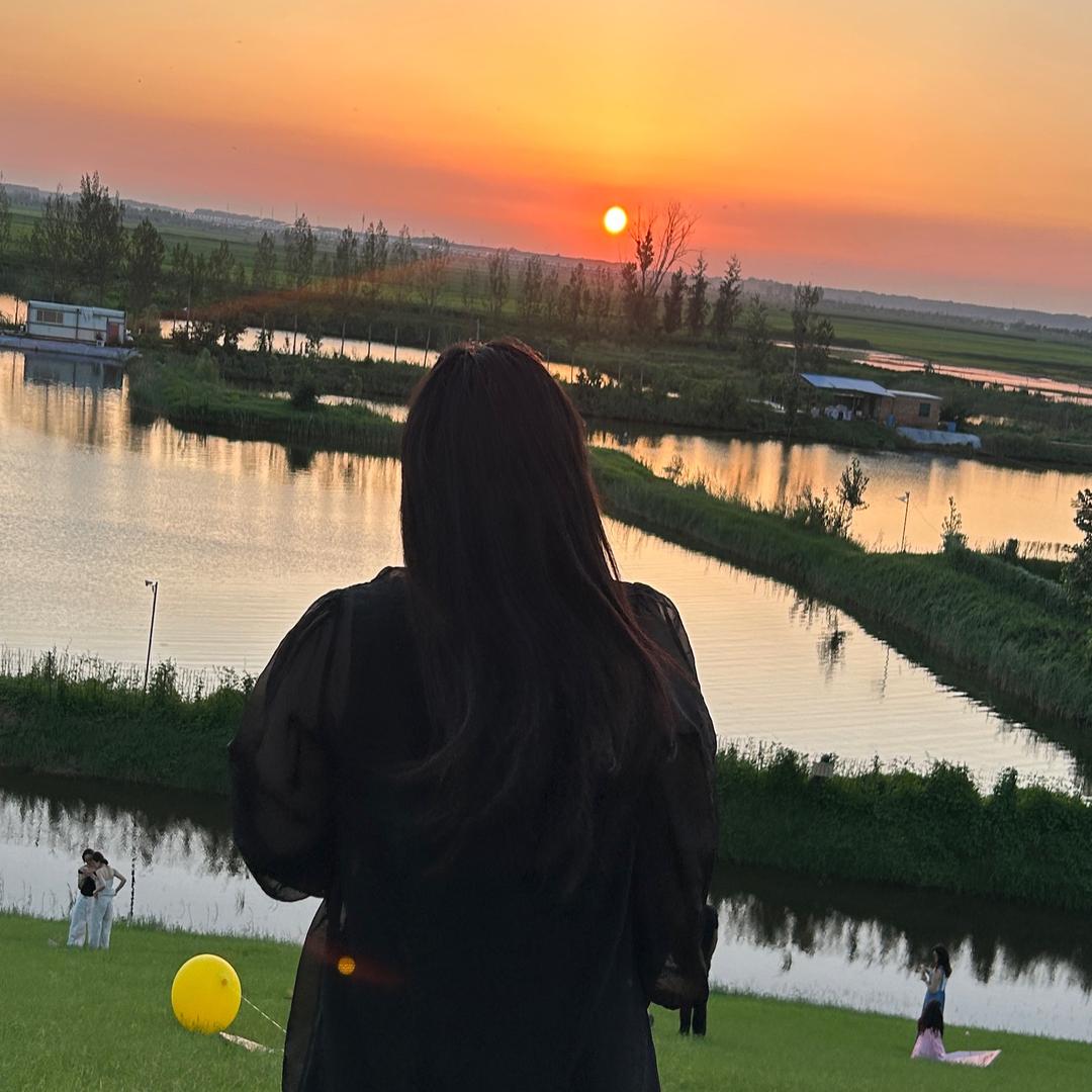 白了个白.