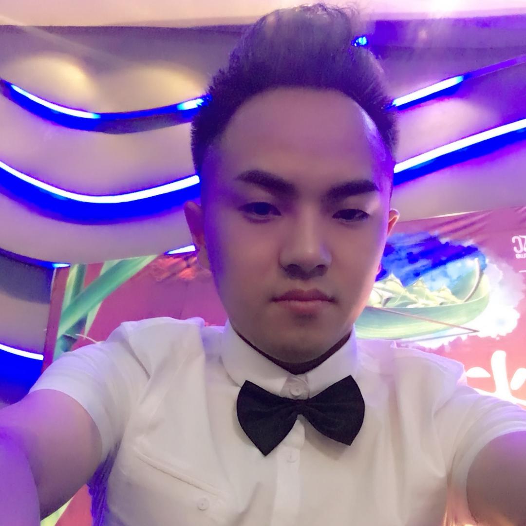 派LIVSHOW酒吧甘经理