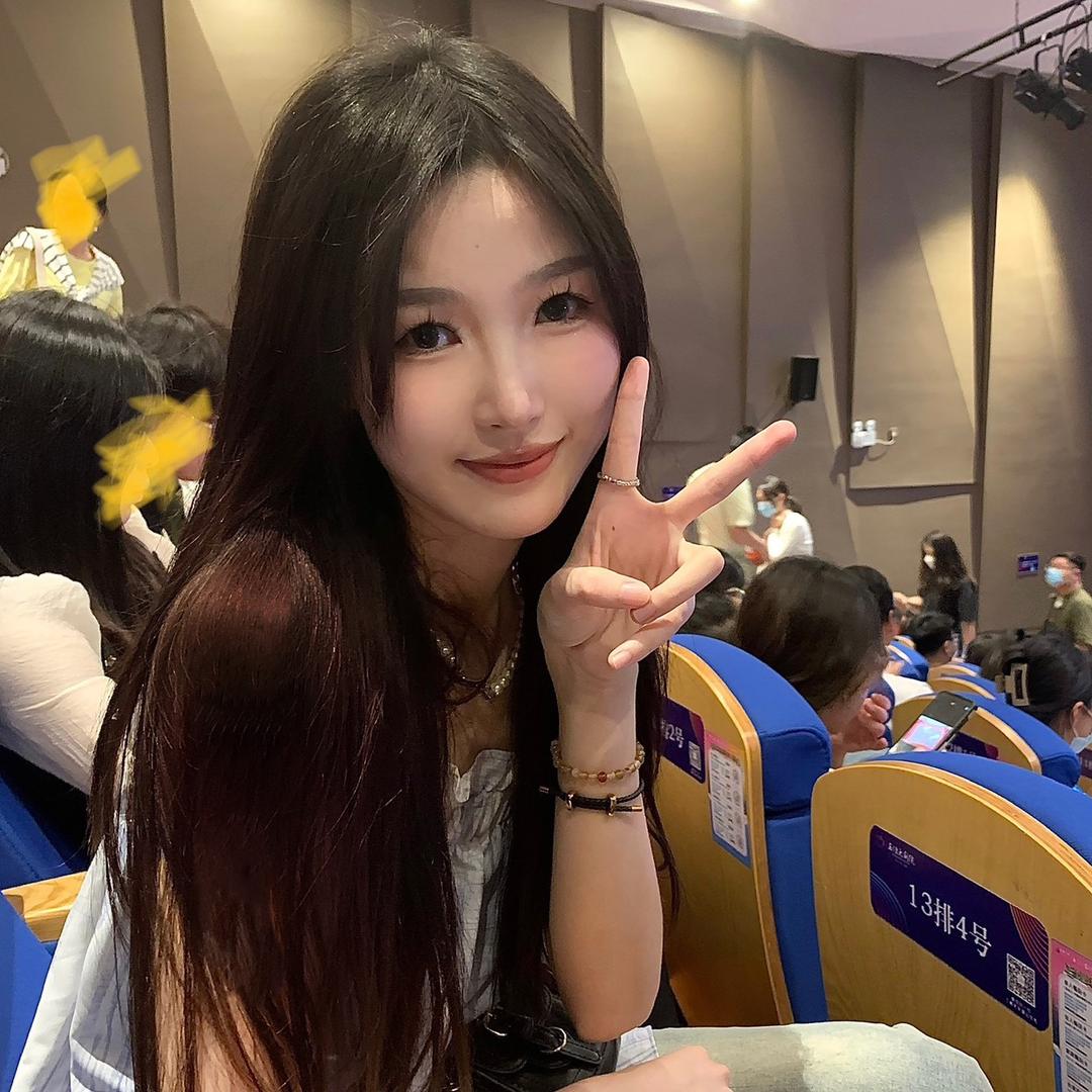 小林只想喝奶茶